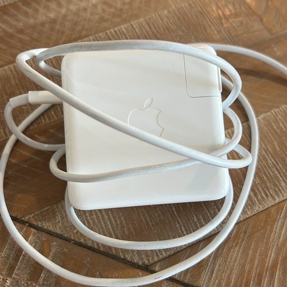Apple 96W USB-C Power Adapter - Picture 5 of 6
